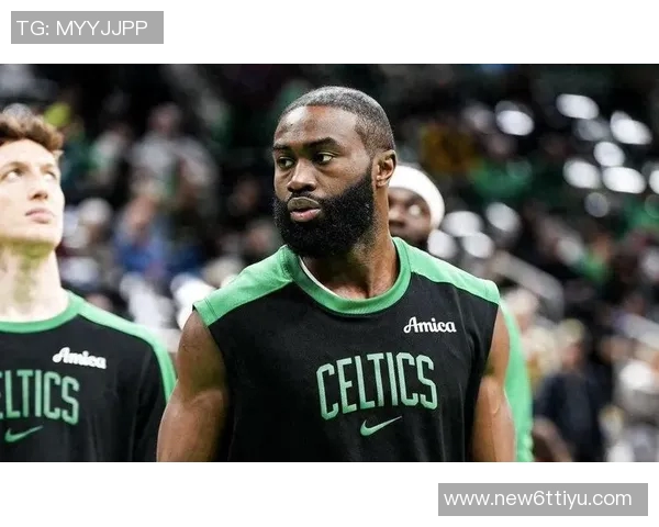 杰伦布朗左腿筋紧张状态不明绿军官方宣布回归存疑